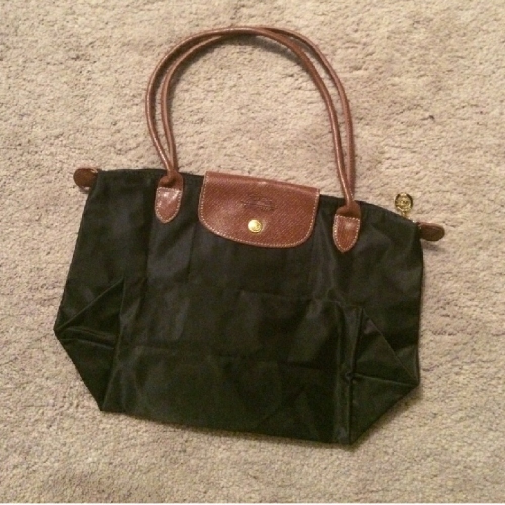 Black longchamp purse